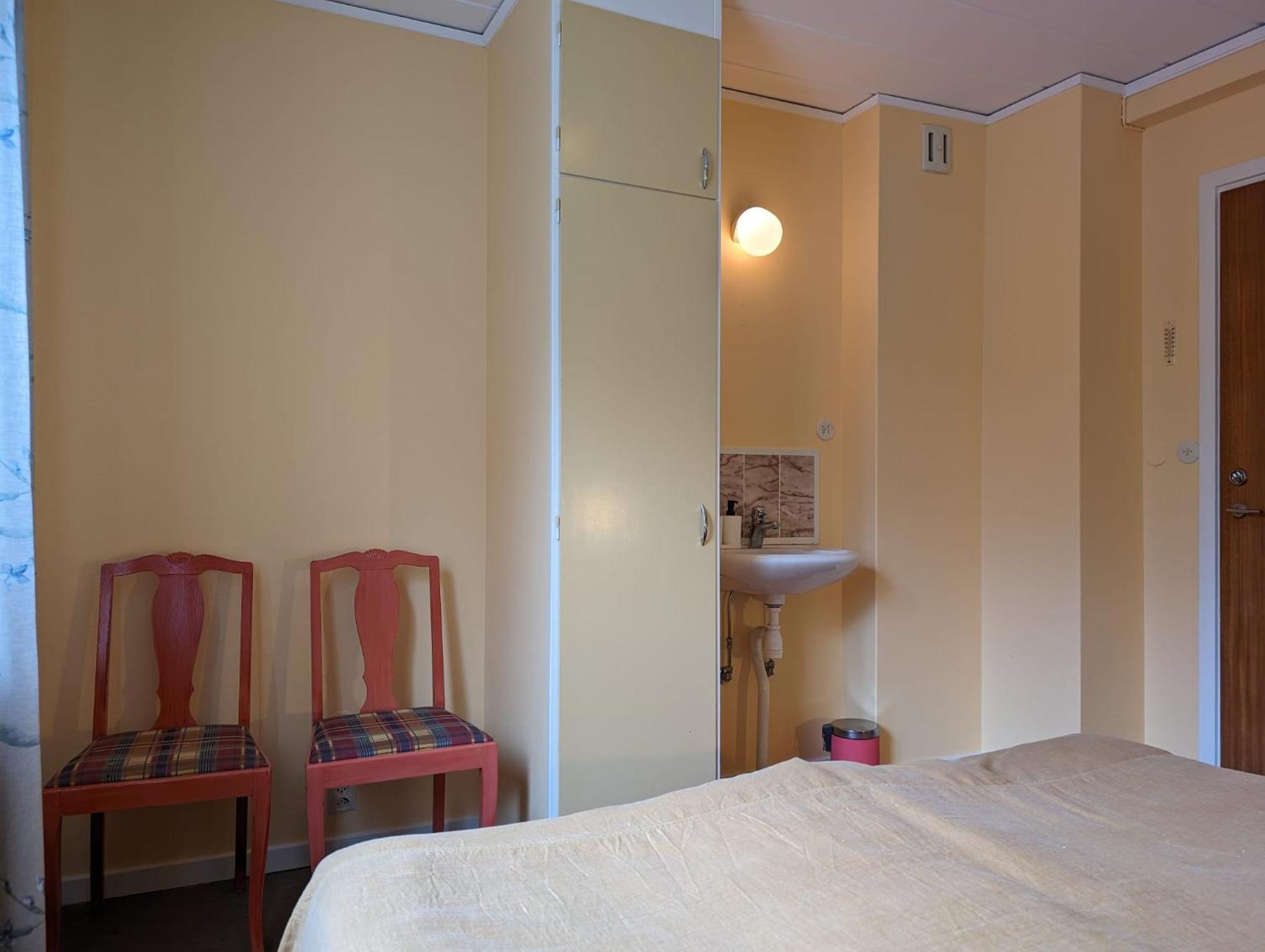 Brukshotellet Oeland - Vandrarhem Degerhamn Exterior foto